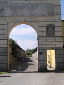 Arco trionfale all'ingresso della frazione Corte S.Andrea - Senna Lodigiana (LO).